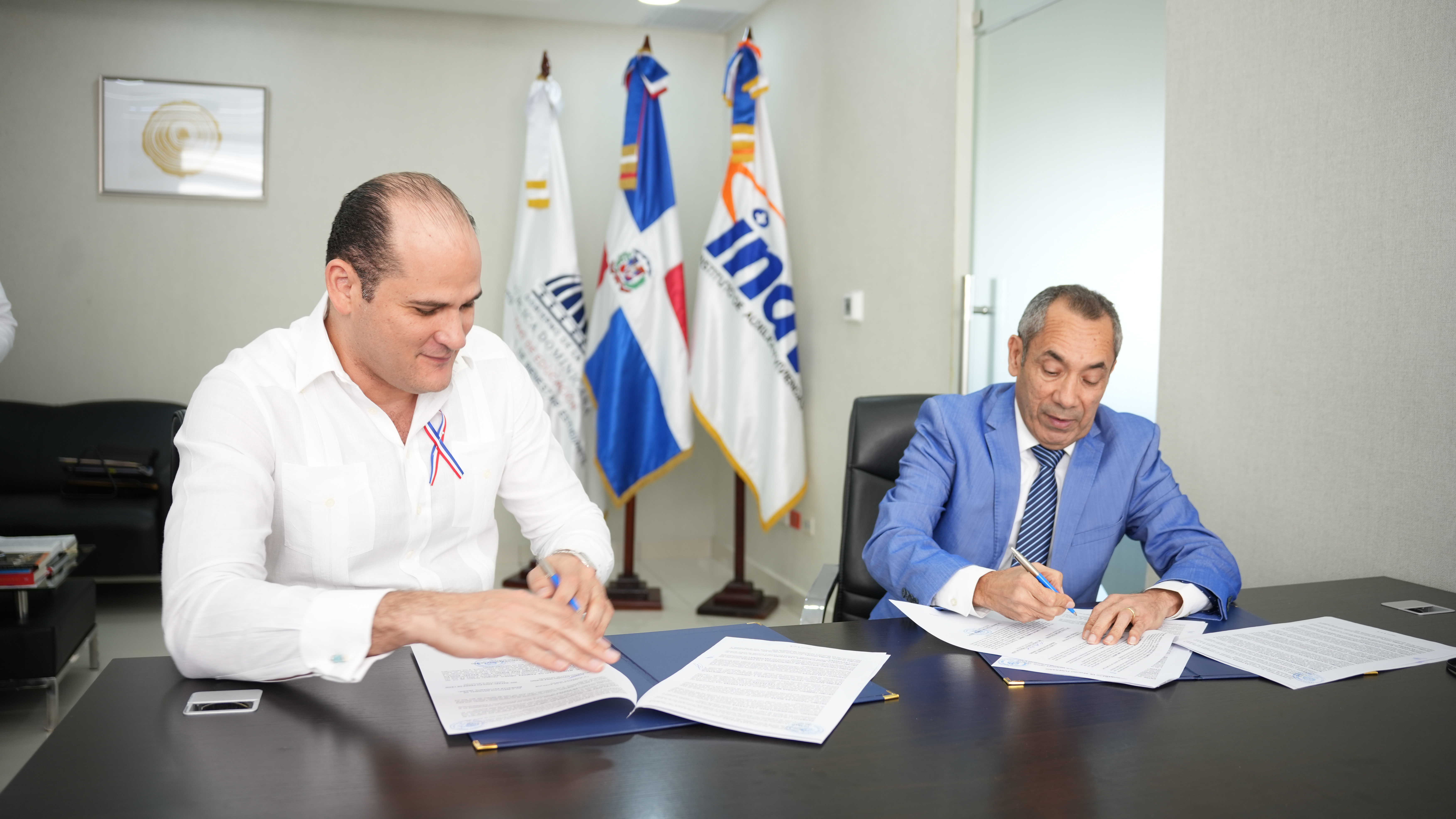 INABIE e INAVI firman acuerdo para ofrecer servicios funerarios a colaboradores y sus familiares 