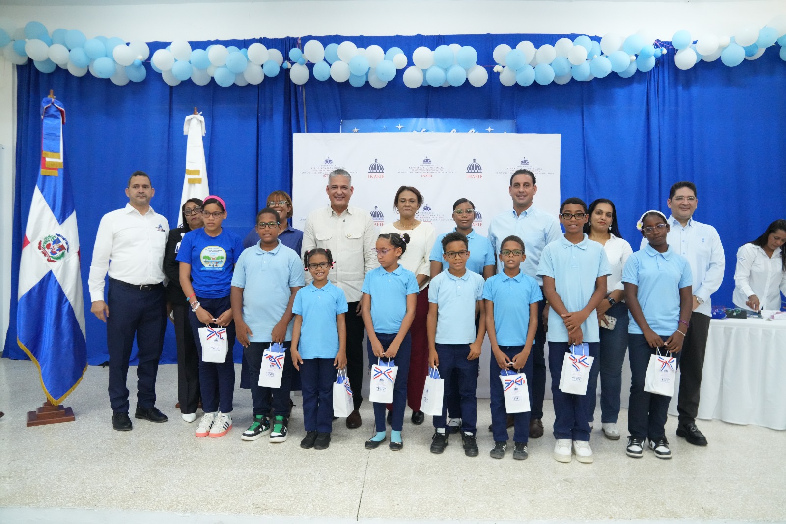 INABIE mejora la salud visual de 81 estudiantes de Samaná con entrega de lentes correctivos