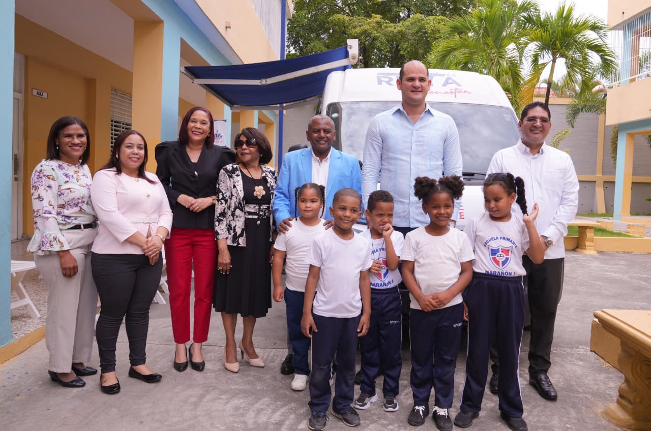 El INABIE interviene Sabana Perdida con jornada de salud en beneficio de más de 1,000 estudiantes
