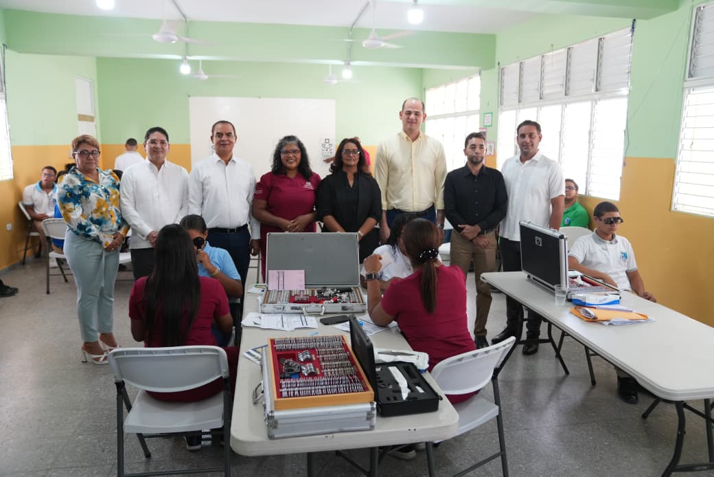INABIE atiende a 600 estudiantes de 30 escuelas de Jarabacoa y entrega lentes, monturas y medicamentos gratuitos en Jornada de Salud Visual