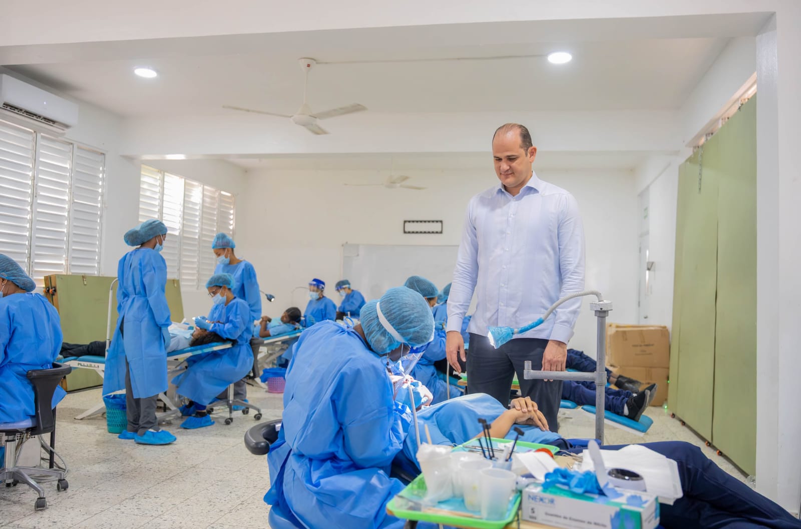 El INABIE beneficia a más de 700 estudiantes de Monte Plata en jornada de salud integral
