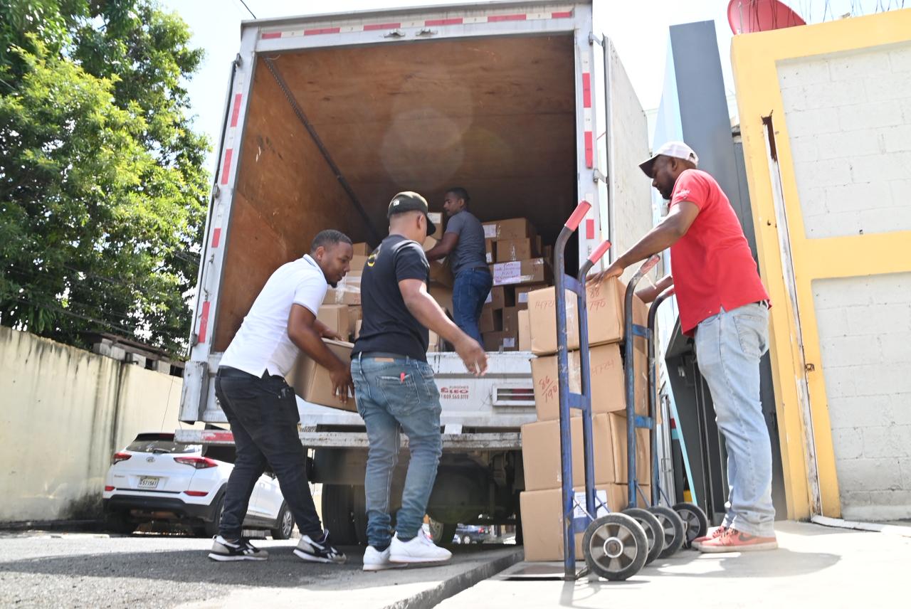 El INABIE avanza en la distribución de utilería escolar y alcanza un 15% de cobertura a nivel nacional