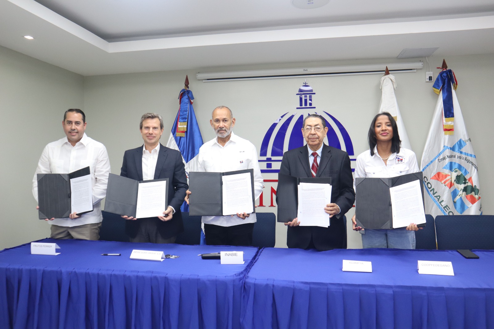 INABIE acuerda con suplidores y Elopak Caribe el reciclaje de las cajitas de leche