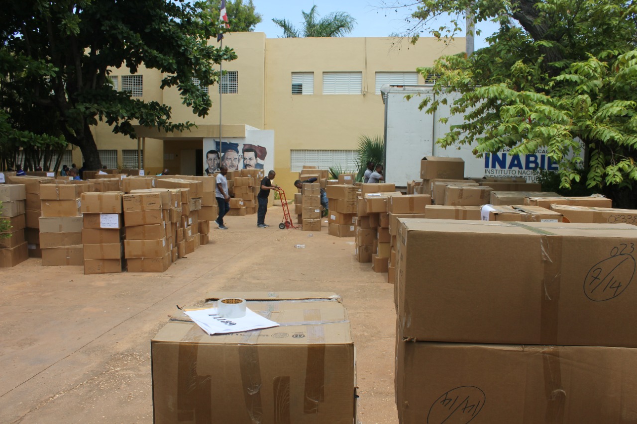 INABIE inicia mañana entrega de más de 33 mil uniformes y otra utilería escolar en zonas afectadas por Huracán Fiona