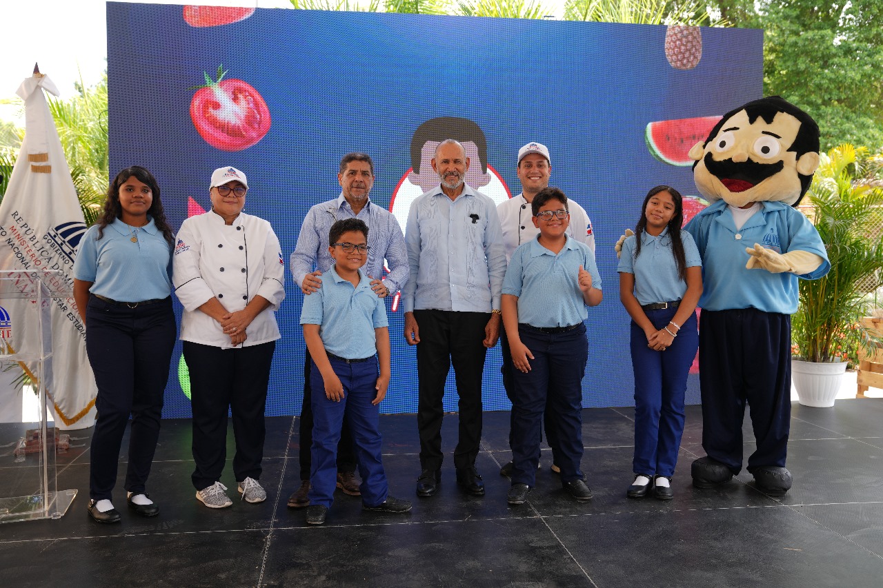 INABIE presenta nuevo menú escolar balanceado, con mayor variedad, incluyendo frutas y muffins