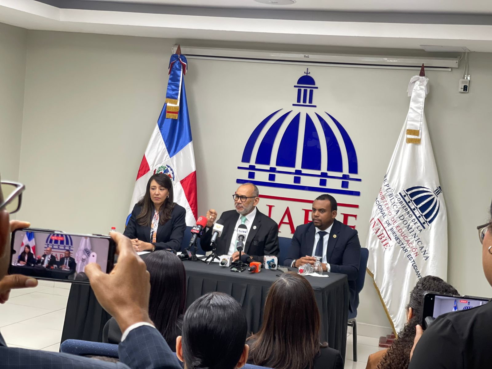 INABIE acoge resolución de la DGCP sobre adjudicación de zapatos y resalta su colaboración en investigación