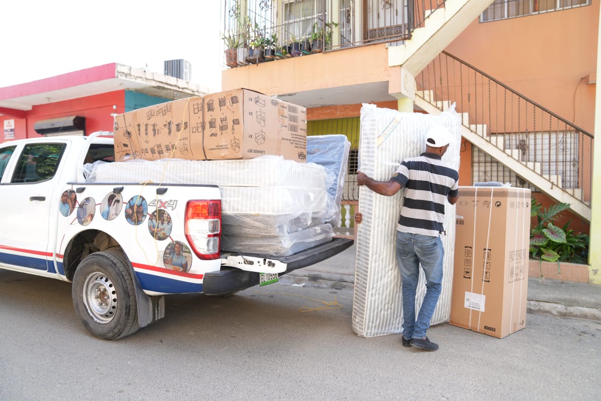 Gobierno ha entregado más de 1,600 artículos del hogar a familias afectadas por lluvias en Santo Domingo Oeste