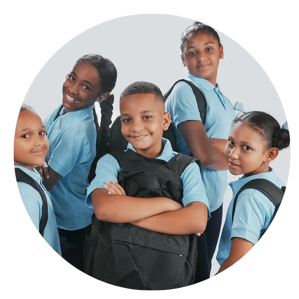 de uniformes entregados.