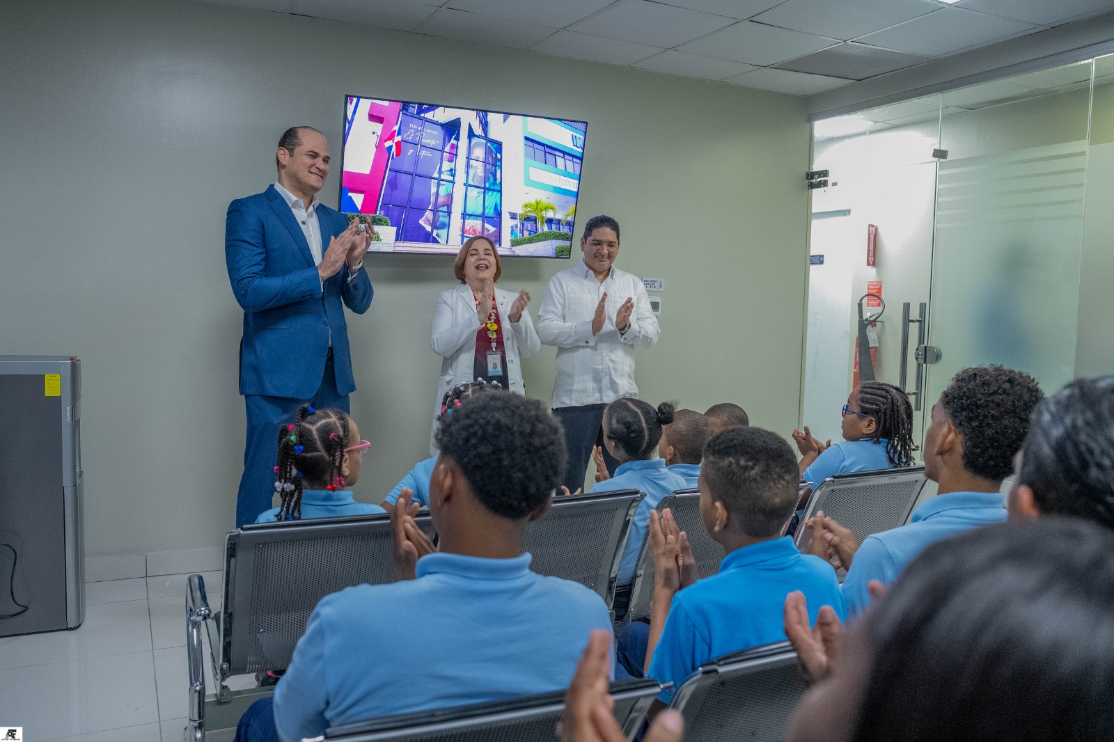 El INABIE mejora calidad de vida de 11 estudiantes con la realización de cirugías de corrección visual