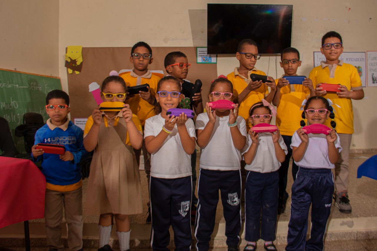 Tras 9,048 atenciones a estudiantes en la Línea Noroeste, INABIE inició entrega de 446 lentes oftálmicos a escolares
