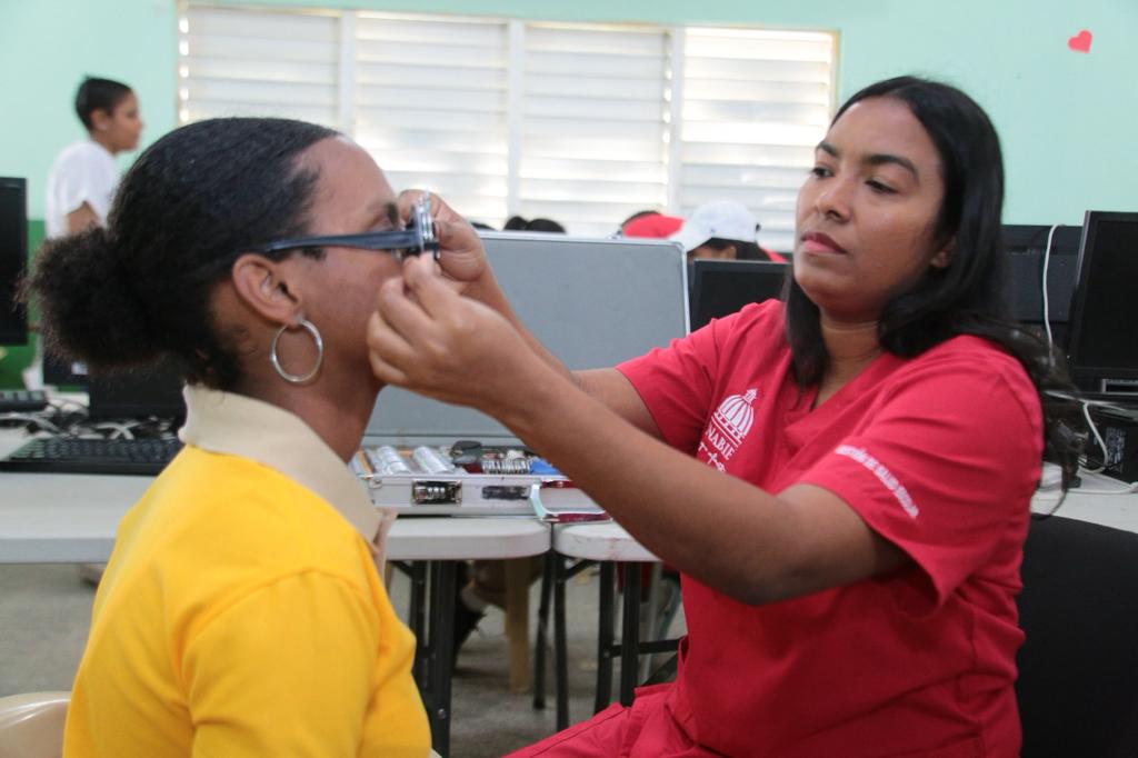 Más de 1.8 millones de estudiantes recibieron atenciones de salud escolar del INABIE durante 2023