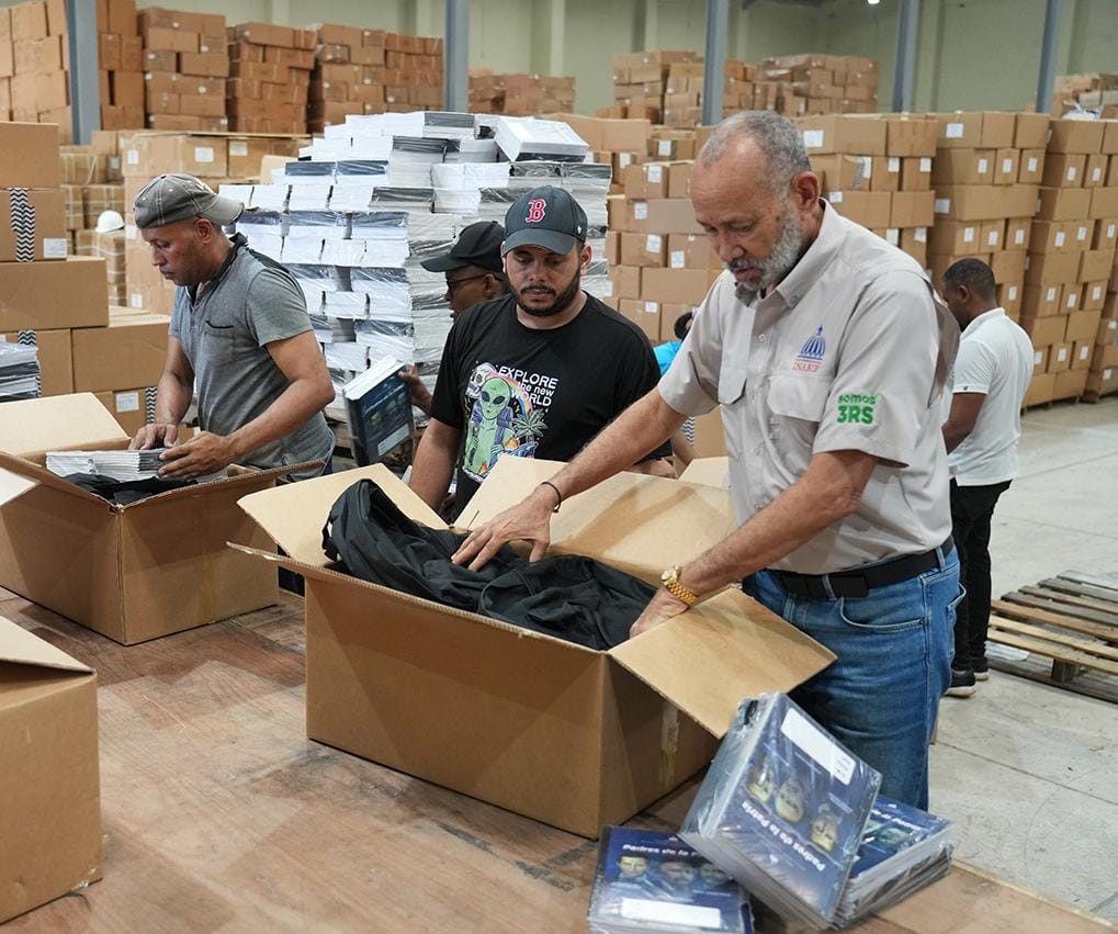 Materiales escolares son elaboradados a nivel local adquiridos a empresas locales, solo se importó algunos zapatos por falta de suplidores.