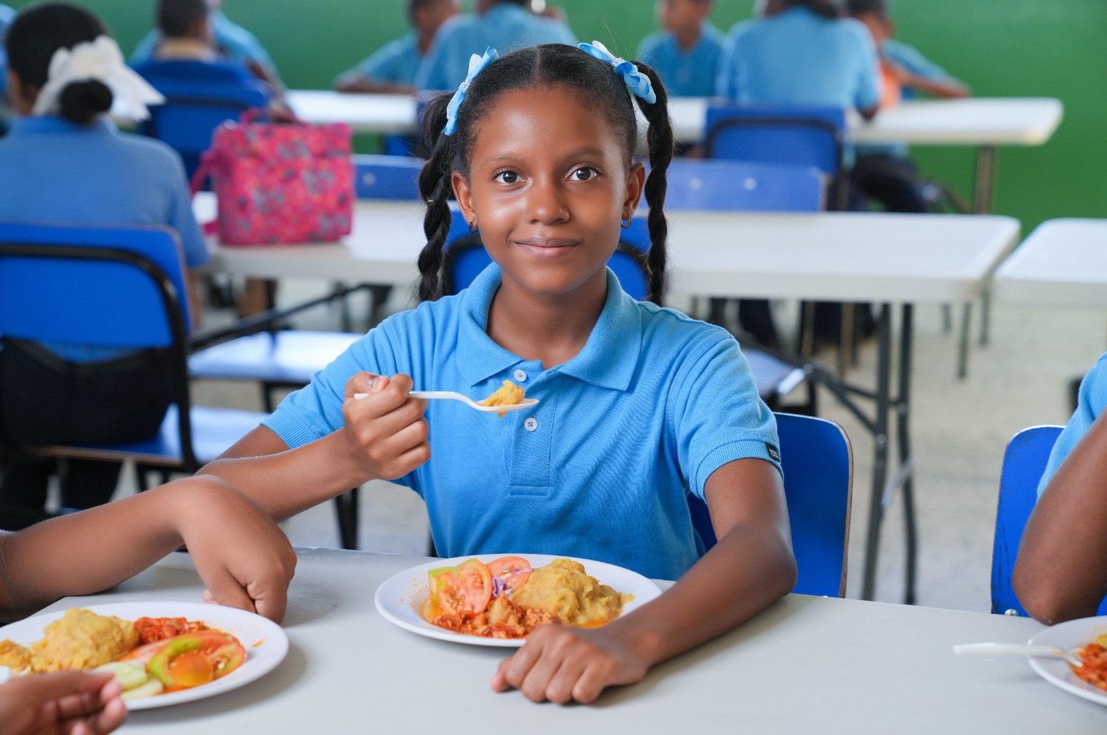INABIE completó a tiempo entrega de más de 1.8 millones de kits de utilería escolar; garantiza alimentación desde el primer día de clases