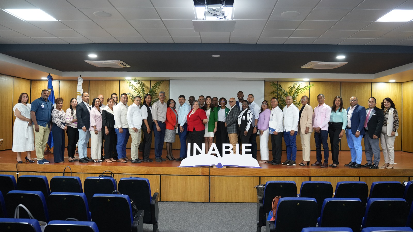 INABIE afina junto al MINERD logística para garantizar entrega completa y oportuna de kits escolares para período lectivo 2025-2026